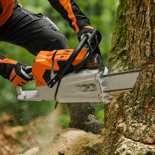 Professional Gas Chainsaw – High Power, Fast Cutting & Built for Tough Jobs